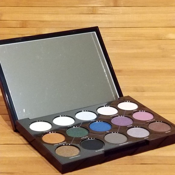 Urban Decay Distortion Eyeshadow Palette - Picture 6 of 7